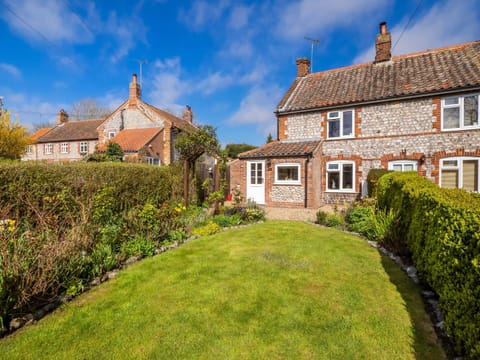 Garden | Primrose Cottage, Gresham 