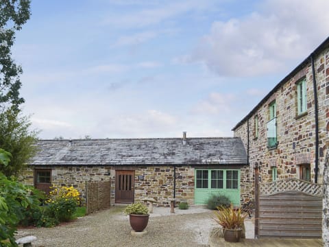 Beautiful courtyard setting | The Coach House - Pendewey Farm Cottages, Bodmin