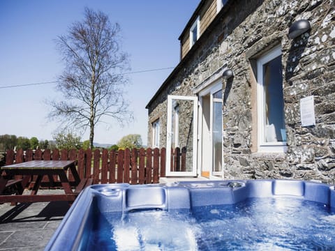 Private hot tub for 6 | High Kirkland Holiday Cottages: Heron View - High Kirkland Holiday Cottages, Kirkcudbright