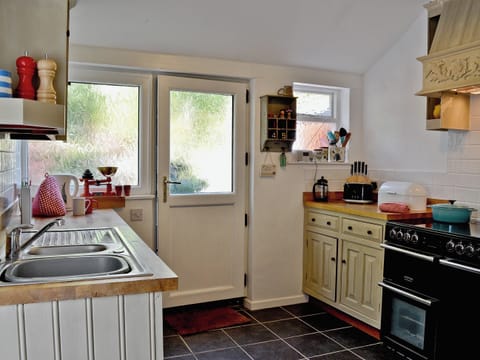 Kitchen | Jackdaw Cottage, Baycliff