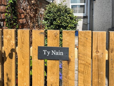 Outdoor | Ty Nain, Tywyn
