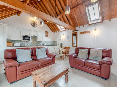 Open plan living space | The Parlour - Milton End Farm Barns, Arlingham, near Frampton-on-Severn