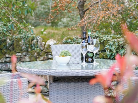 Pretty garden | The Coaches - The Abbey Coach House, St. Mary&rsquo;s Park, Windermere