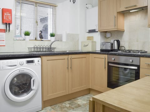 Well-appointed fitted kitchen | Laal Yan, Keswick