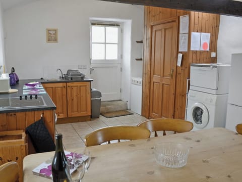 Kitchen/diner | Colman Bach, Llangwandl near Pwllheli