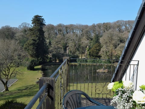 Balcony | Lake View Cottage - Rosecraddoc Manor, Liskeard