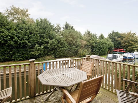 Sitting-out-area | Wayford Bridge Granary - Malt Shovel, Wayford Bridge, nr. Stalham