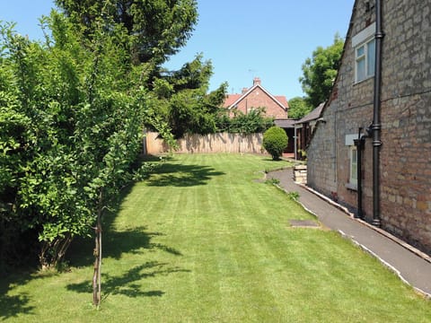 Long Lawn at side of property | Jug and Glass Cottage, Nether Langwith, near Mansfield
