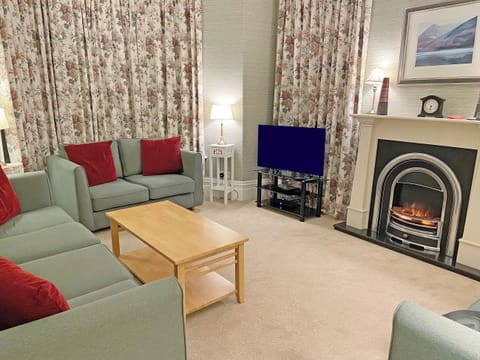 Ground floor sitting room - seats 8 | Kingstarn, Keswick