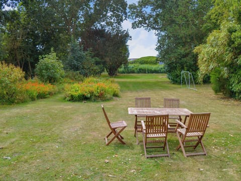 Wonderful large lawned gaden | Bridge End - Bridge House Holidays, Waxham