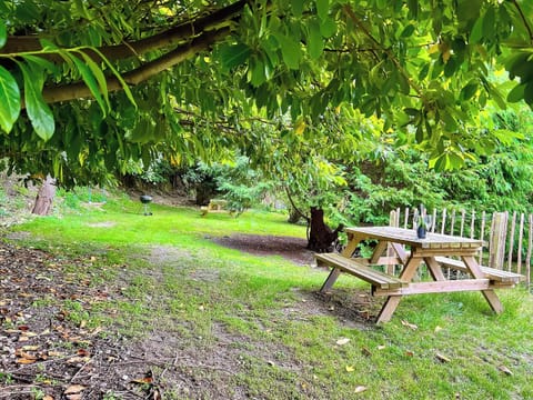 Garden and grounds | Blacksmiths Cottage - Blacksmiths Cottages, Stiffkey