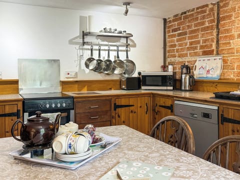 Kitchen/diner | Blacksmiths Cottage - Blacksmiths Cottages, Stiffkey