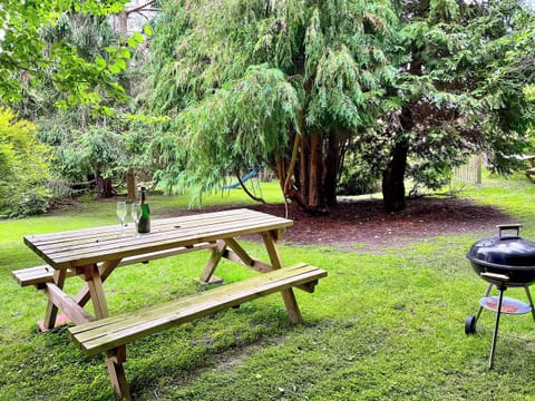 Garden and grounds | Blacksmiths Cottage - Blacksmiths Cottages, Stiffkey