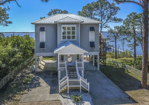 Bayside Retreat, 4 bedroom, 3 bath on Ochlockonee Bay.