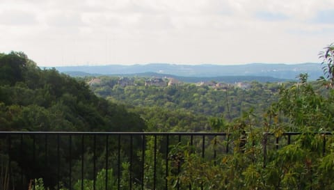 Gorgeous Neighborhood With Views of Downtown
