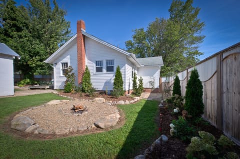 The fire pit. Nothing more zen than a s'mores!