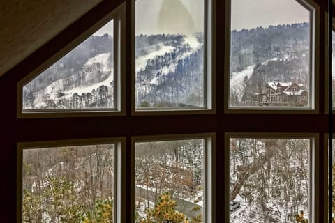 Living Area | Mountain Views