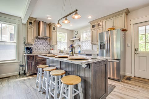 Kitchen | Cooking Basics | Drip & Keurig Coffee Maker | Toaster