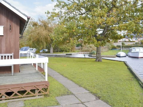 Garden area at the water&rsquo;s edge | Silver Birches, Horning