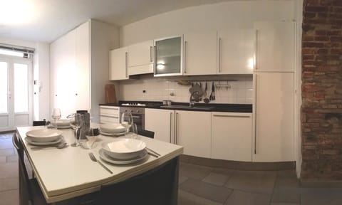 Del Tongo Kitchen with marble worktop. Extendable dining table. Large closet. 