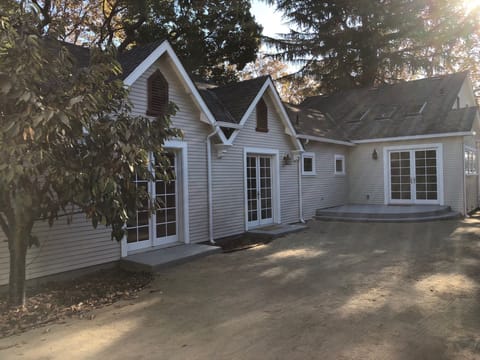 Villa CapRose court view