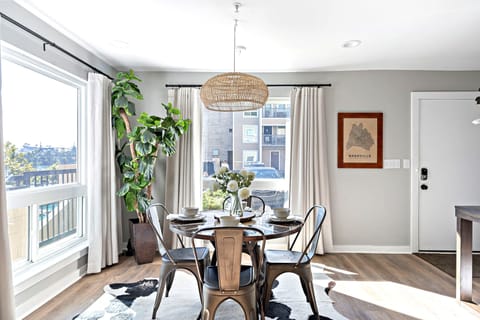 Tons of natural light!
