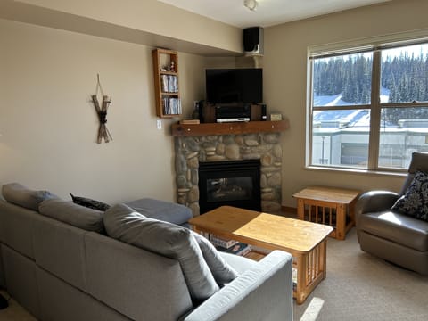 One Bedroom with Alcove Winter Green Condo with Mountain Views
