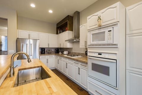 Fully Stocked Kitchen