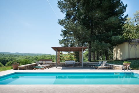 Water, Plant, Sky, Swimming Pool, Shade, Tree, Composite Material, Grass, Rectangle, Leisure