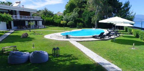 Endless garden with private pool, lounge areas and the sea next door.