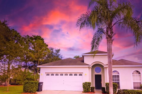 4 Bed 3 Bath Pool/Spa Home with Authentic Native American Furniture and Decor