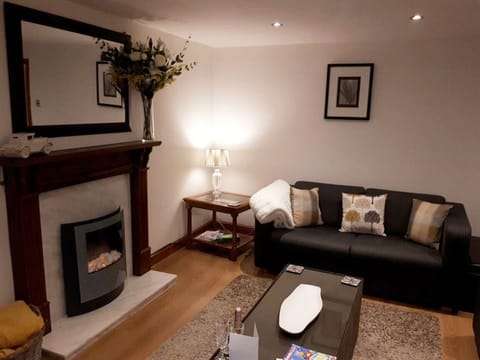 This Sofa make transforms into a sofa bed if needed. Prior notice is required. 