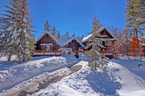 Luxurious winter getaway, just 5 minutes from Snow Summit, 