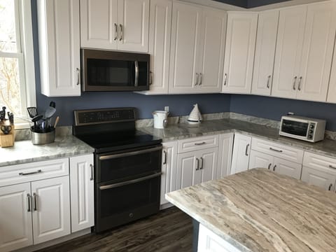 Kitchen has DOUBLE oven