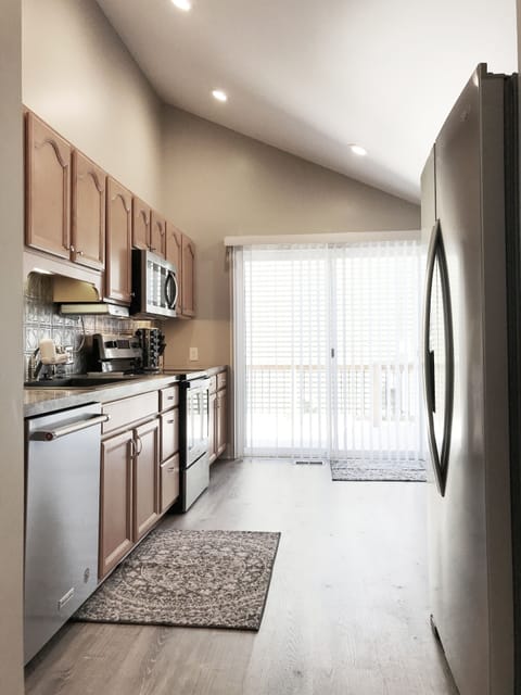 Maple Kitchen w/new cathedral ceilings & Stainless Steel Appliances View 3