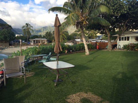 House, yard & Beach 2016 Makaha On The Beach- Back In Time