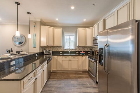 Fully equipped kitchen with brand new appliances