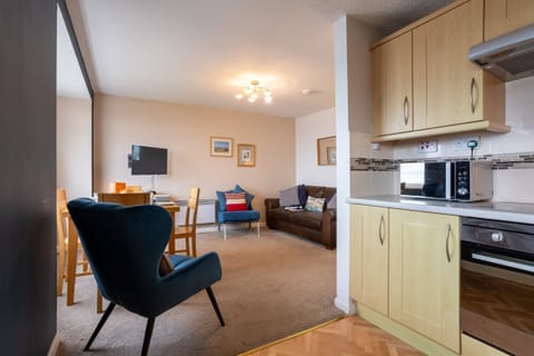 Bay View kitchen to lounge