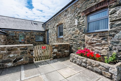 Ty Cwyfan Front Entrance