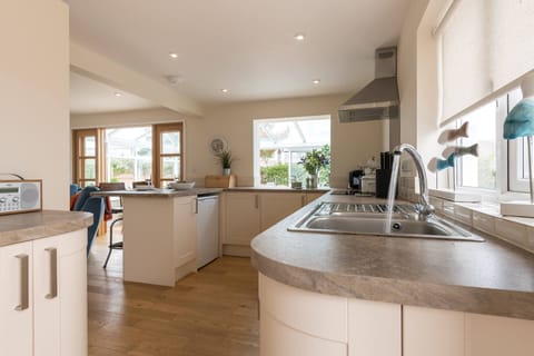 Chelford Kitchen - Rhosneigr