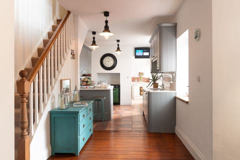 Maelog Villa Kitchen Staircase