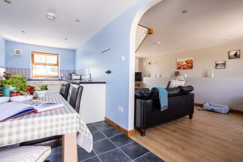 Y Stabl - kitchen into lounge