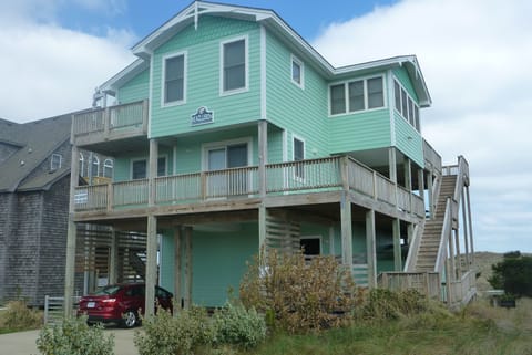 Main entrance to Seaclusion, large driveway and cargo lift area.