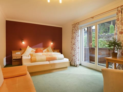 Double room with shower and WC with balcony - Café-Restaurant-Pension Bettina Bed and Breakfast in Ellmau