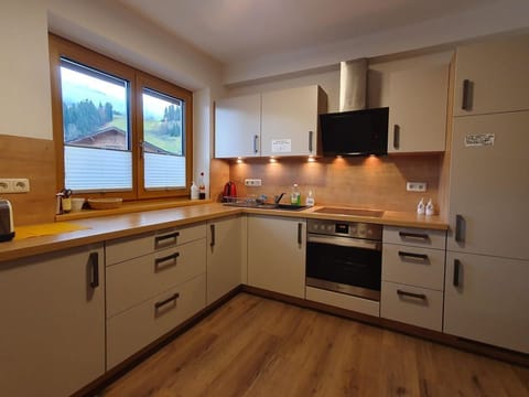 Four-Bed Room - Hostel Alpking Apartment in Ellmau