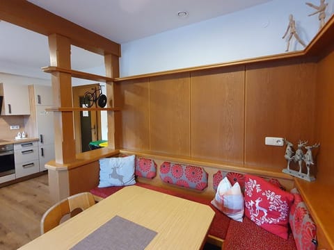 Four-Bed Room - Hostel Alpking Apartment in Ellmau
