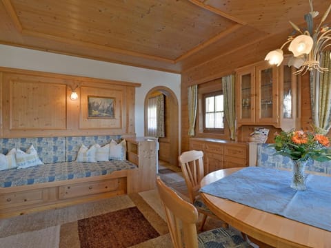 Apartment Gamsbleamei - House Strobler Apartment in Salzburgerland