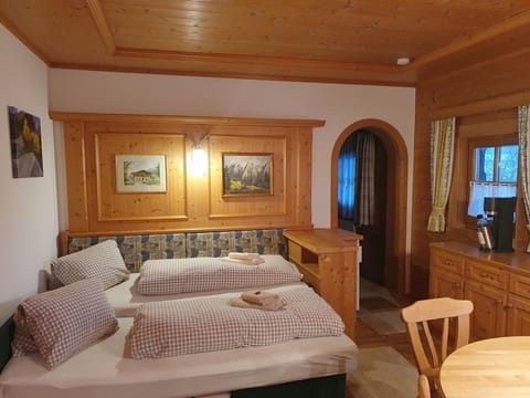 Apartment Gamsbleamei - House Strobler Apartment in Salzburgerland