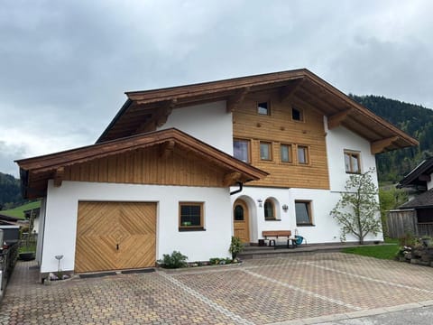 Apartment Berner - apartment / Ferienwhg., Shower, toilet, 3 bedrooms Apartment in Salzburgerland