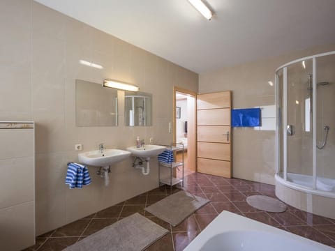 Apartment Karakas - apartment / apartment, shower and bath, 3 Schlafrä Apartment in Salzburgerland